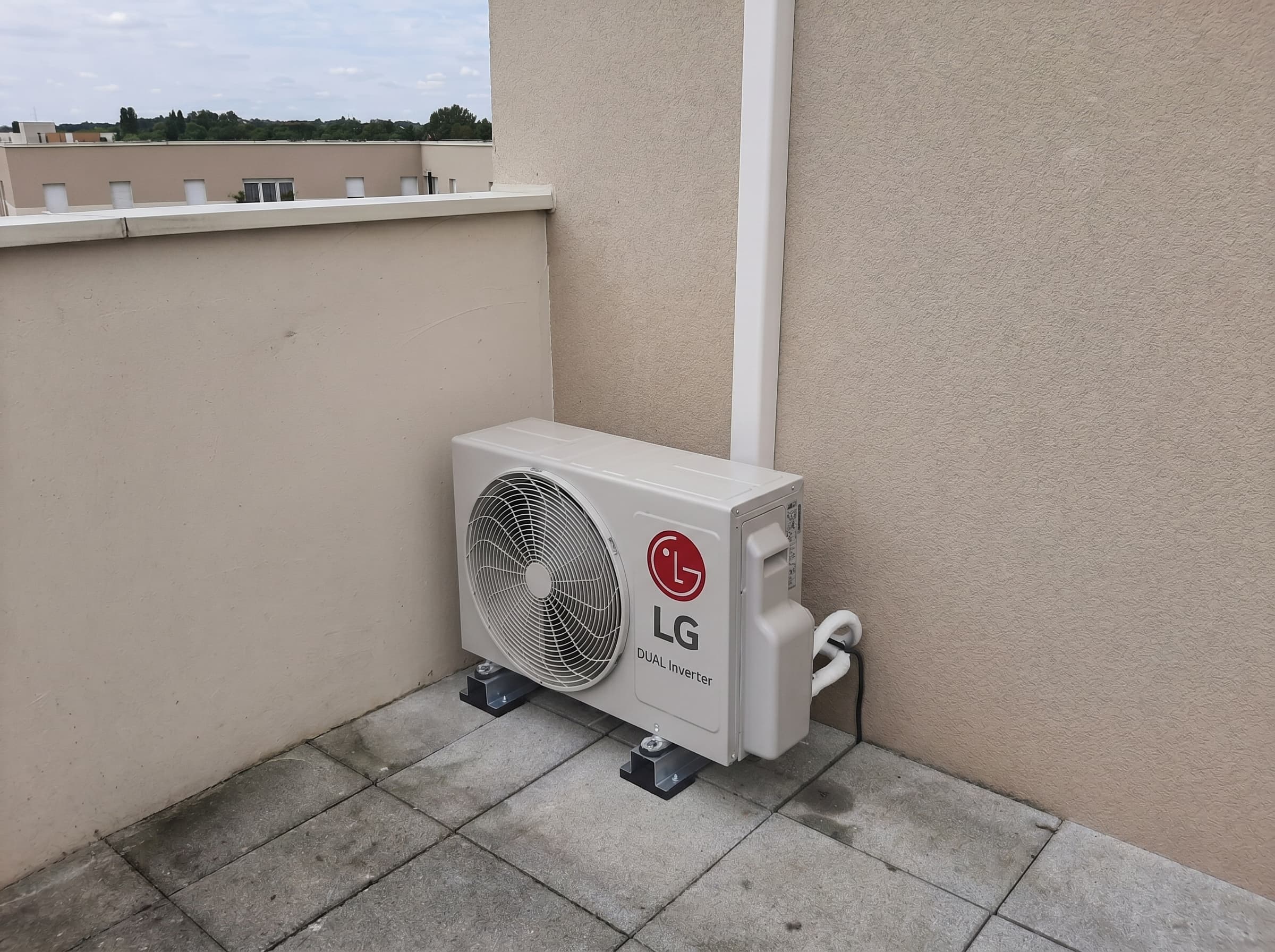 Unité extérieure de climatisation installée