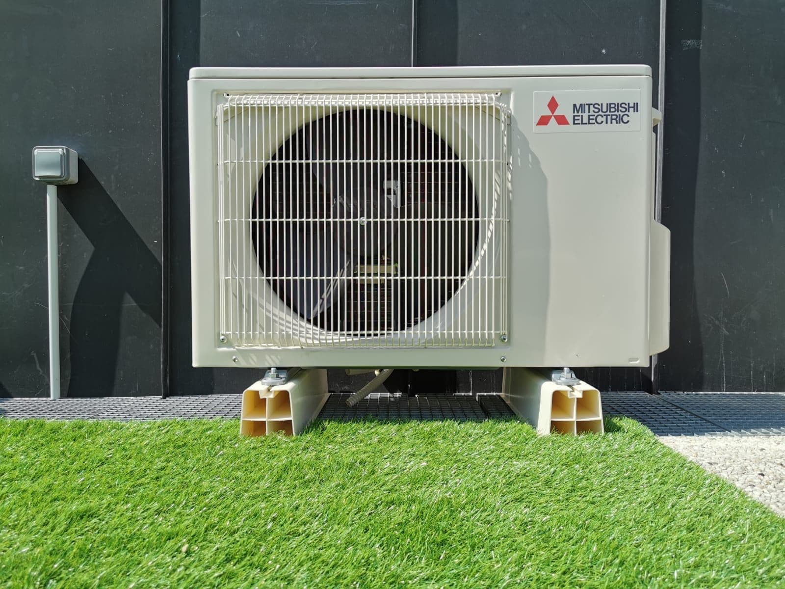 Unité extérieure de climatisation installée